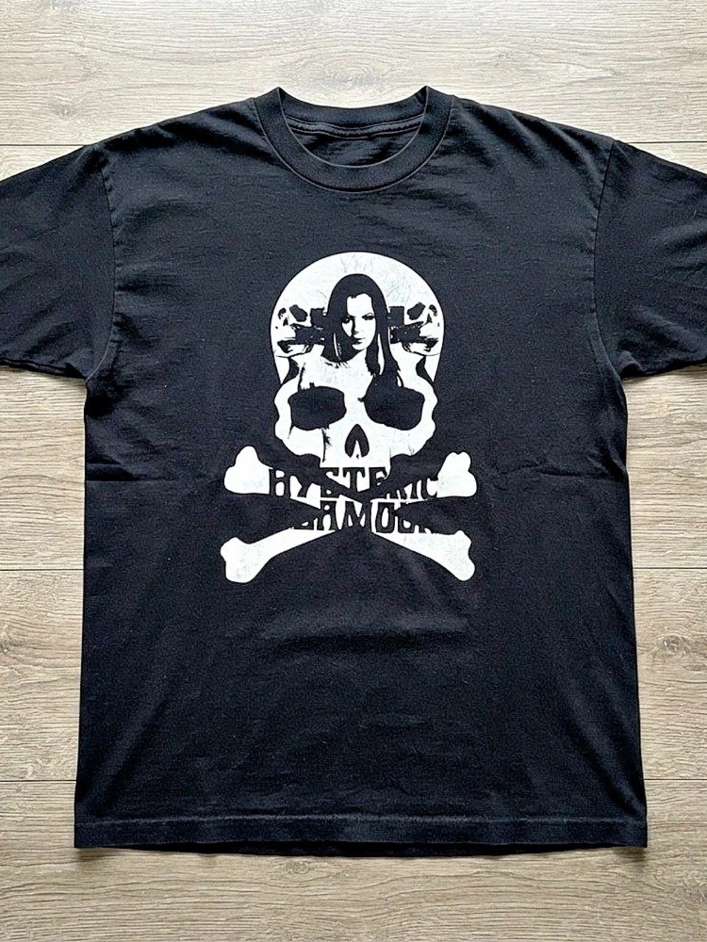 Graphic Tee in Black skull